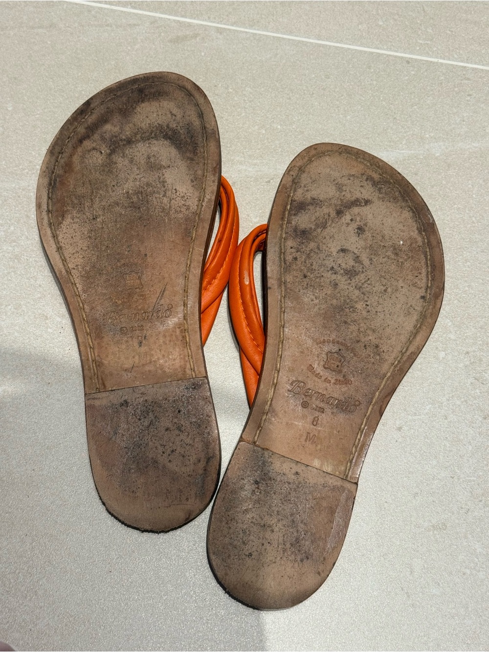 Bernardo Orange Leather Knotted Toe-Loop Sandals - Picture 2 of 2